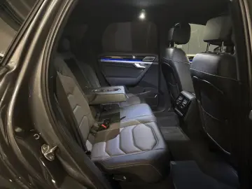 Volkswagen Touareg R-Line 4Motion Black Style