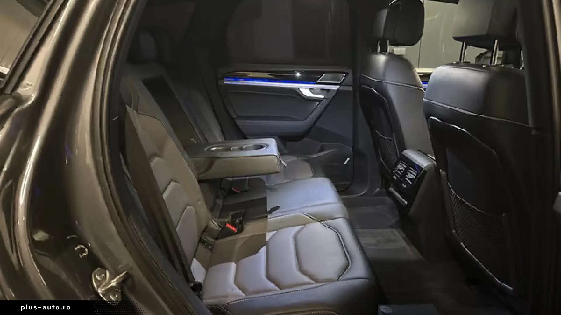 Volkswagen Touareg R-Line 4Motion Black Style