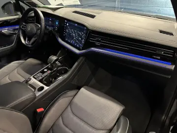 Volkswagen Touareg R-Line 4Motion Black Style