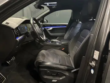 Volkswagen Touareg R-Line 4Motion Black Style