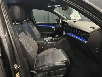 Volkswagen Touareg R-Line 4Motion Black Style