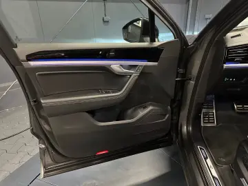 Volkswagen Touareg R-Line 4Motion Black Style