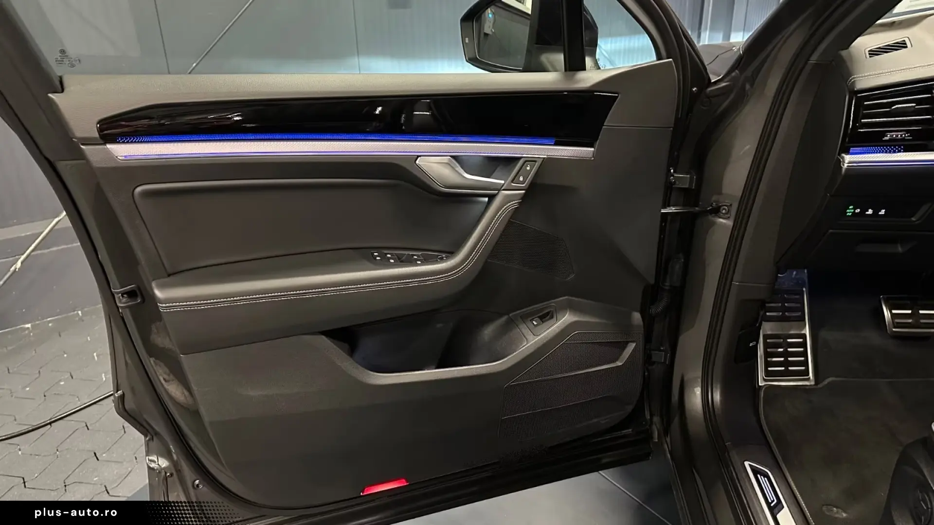 Volkswagen Touareg R-Line 4Motion Black Style