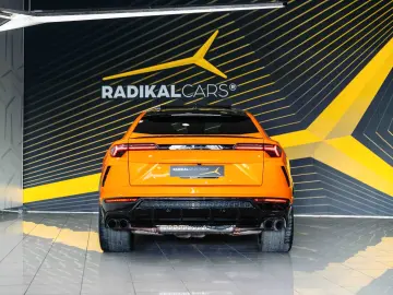 Lamborghini Urus Pearl Capsule Carbon