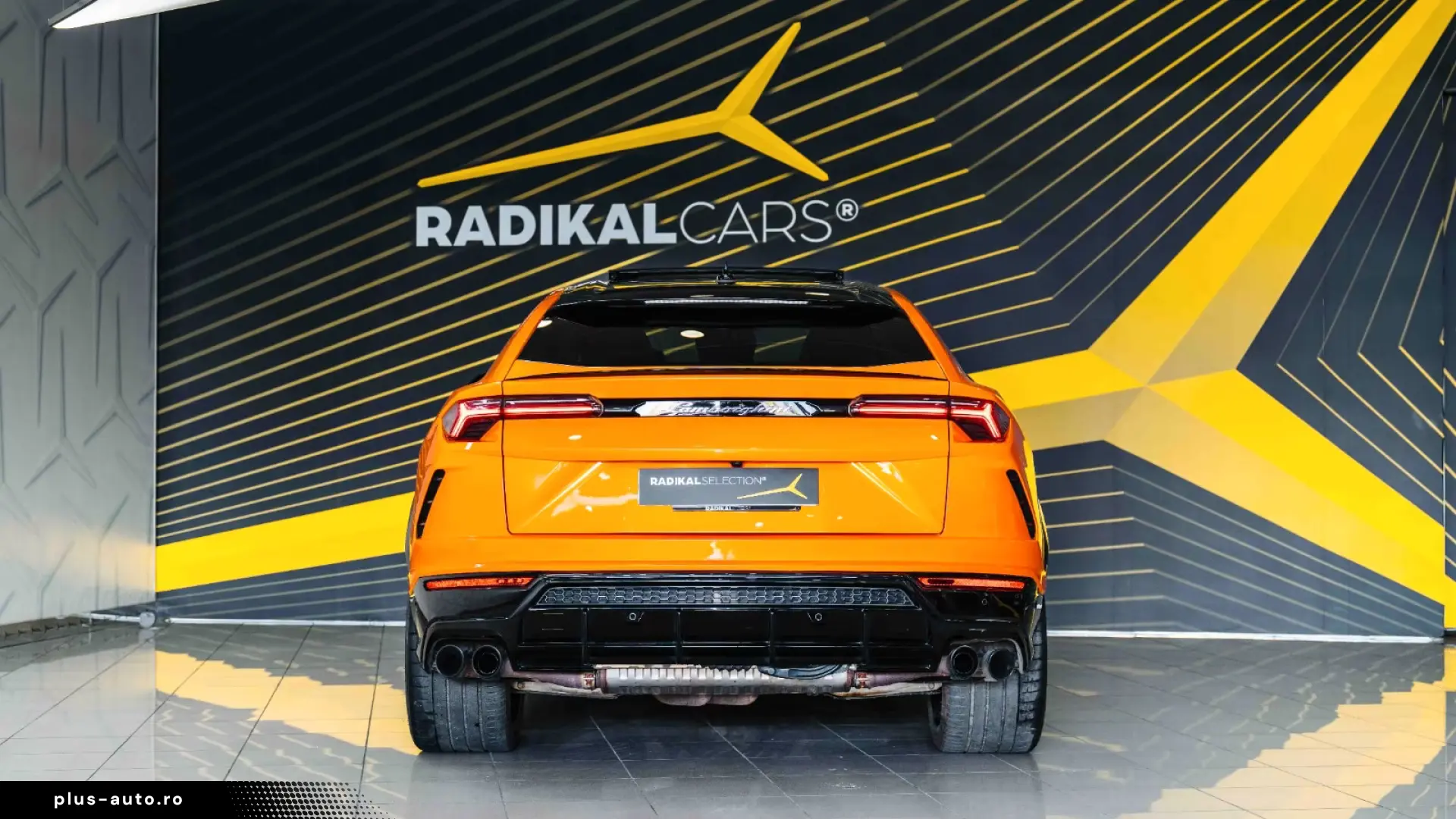 Lamborghini Urus Pearl Capsule Carbon
