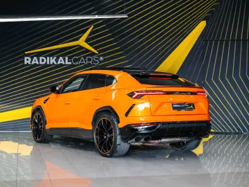 Lamborghini Urus Pearl Capsule Carbon