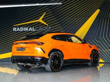 Lamborghini Urus Pearl Capsule Carbon