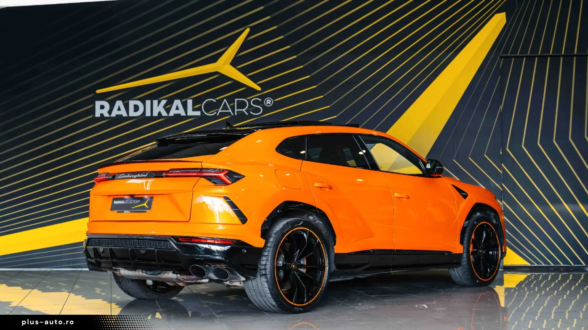 Lamborghini Urus Pearl Capsule Carbon