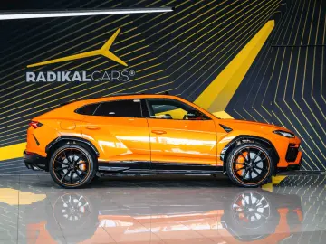 Lamborghini Urus Pearl Capsule Carbon