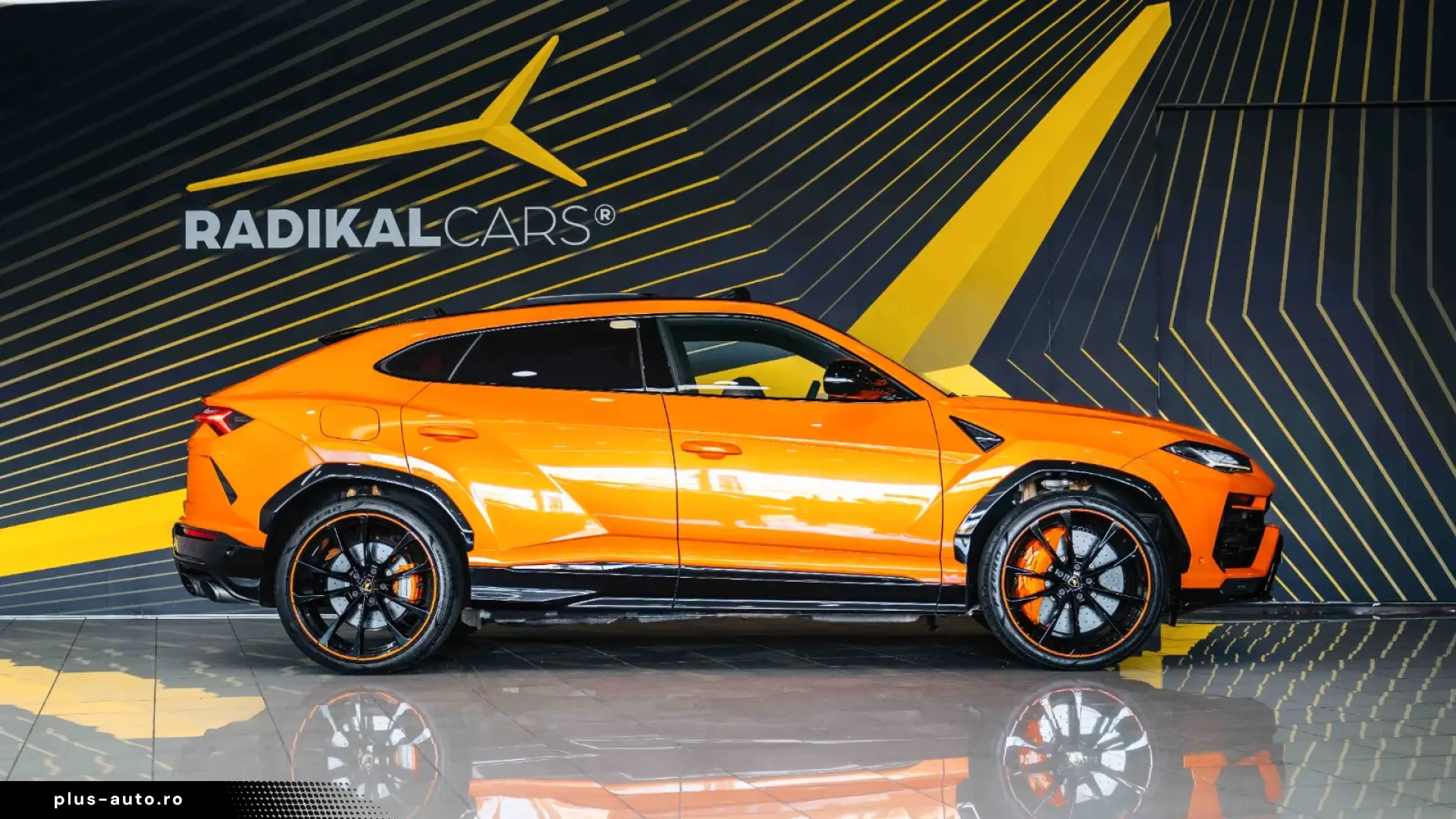 Lamborghini Urus Pearl Capsule Carbon