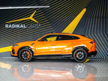Lamborghini Urus Pearl Capsule Carbon