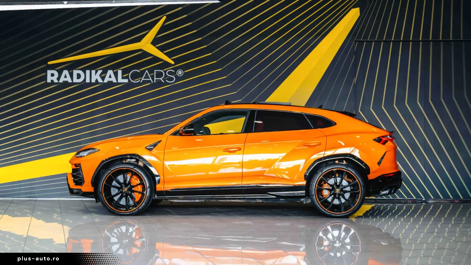 Lamborghini Urus Pearl Capsule Carbon