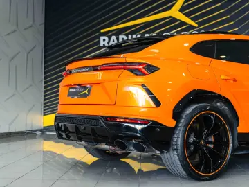 Lamborghini Urus Pearl Capsule Carbon