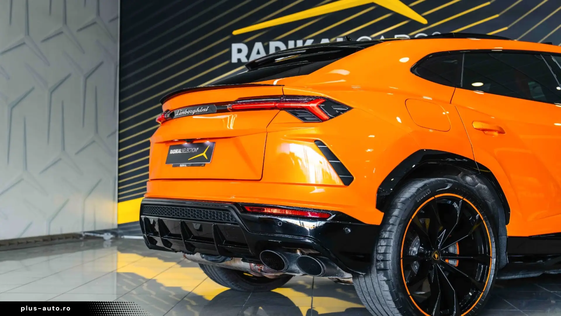 Lamborghini Urus Pearl Capsule Carbon