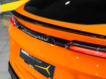 Lamborghini Urus Pearl Capsule Carbon