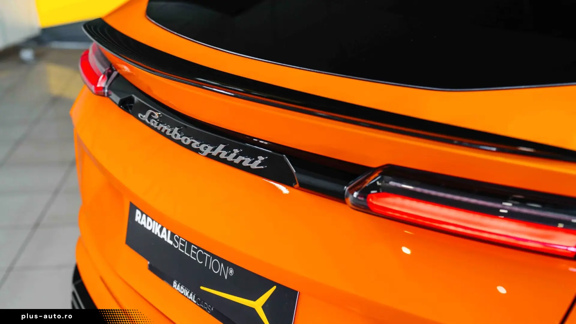 Lamborghini Urus Pearl Capsule Carbon