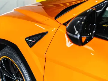 Lamborghini Urus Pearl Capsule Carbon