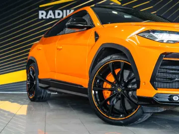 Lamborghini Urus Pearl Capsule Carbon