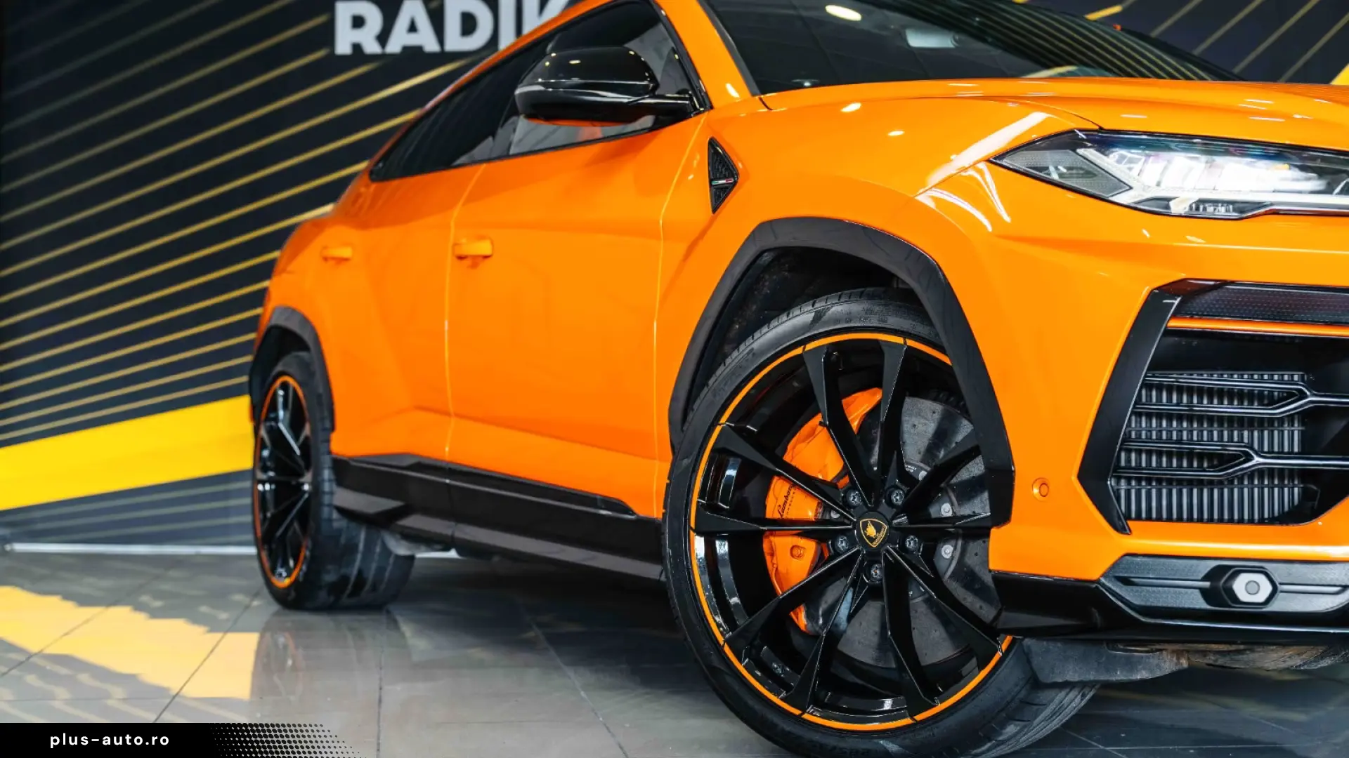 Lamborghini Urus Pearl Capsule Carbon