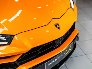 Lamborghini Urus Pearl Capsule Carbon