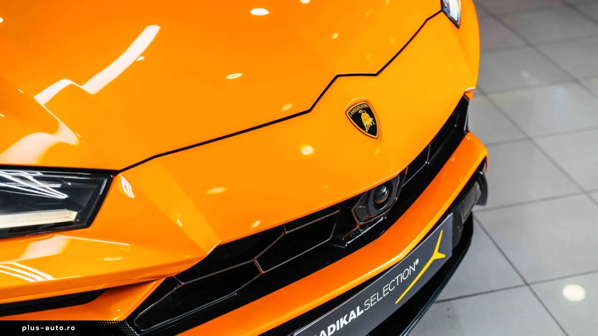 Lamborghini Urus Pearl Capsule Carbon