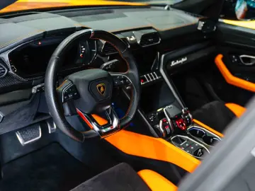 Lamborghini Urus Pearl Capsule Carbon
