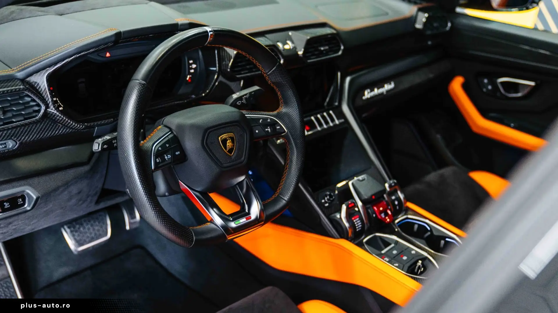 Lamborghini Urus Pearl Capsule Carbon