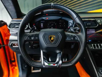 Lamborghini Urus Pearl Capsule Carbon