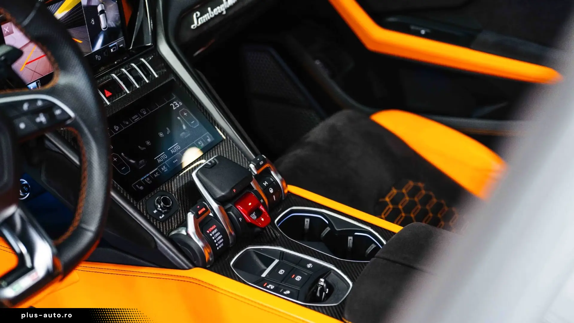 Lamborghini Urus Pearl Capsule Carbon