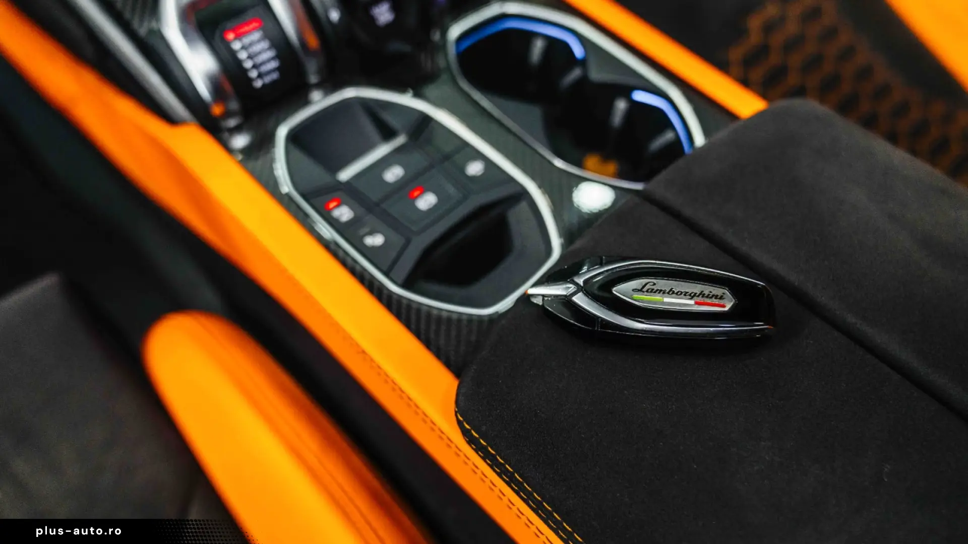 Lamborghini Urus Pearl Capsule Carbon