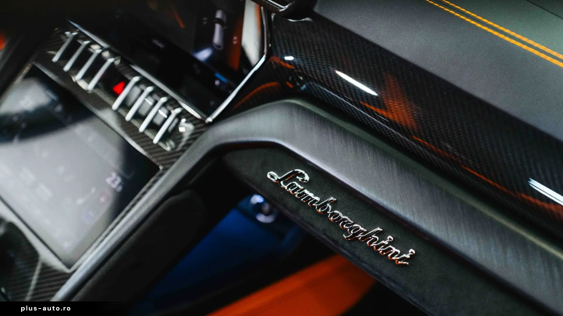 Lamborghini Urus Pearl Capsule Carbon