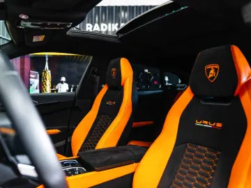 Lamborghini Urus Pearl Capsule Carbon