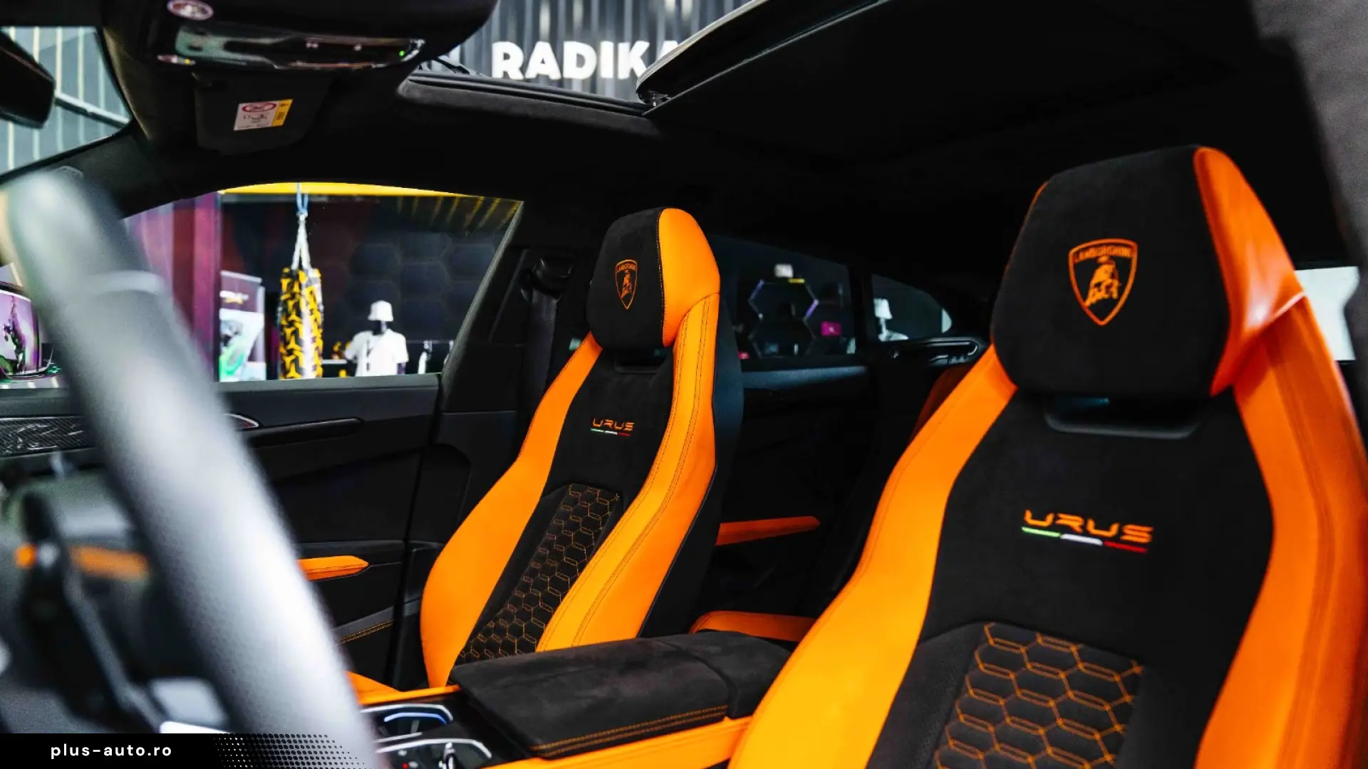 Lamborghini Urus Pearl Capsule Carbon