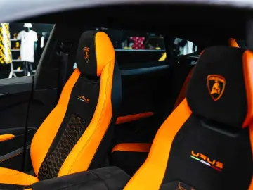 Lamborghini Urus Pearl Capsule Carbon