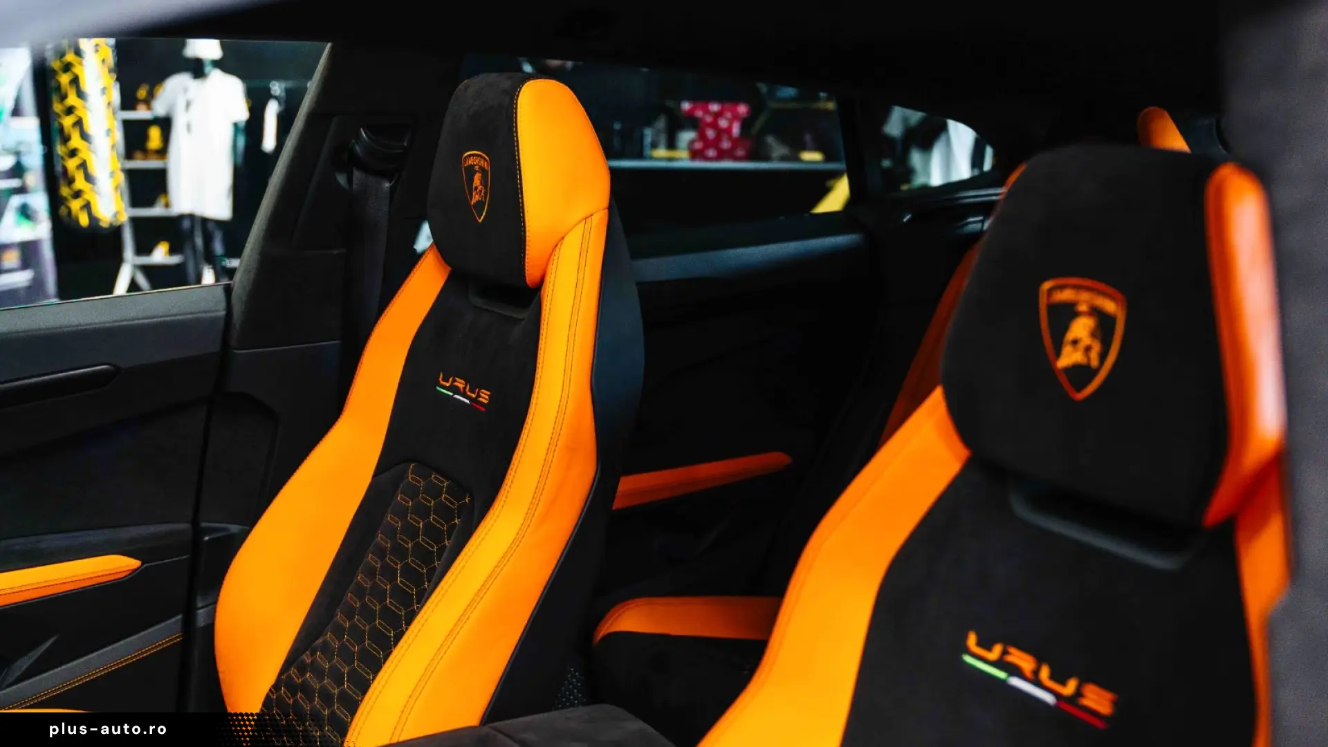 Lamborghini Urus Pearl Capsule Carbon