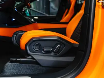 Lamborghini Urus Pearl Capsule Carbon