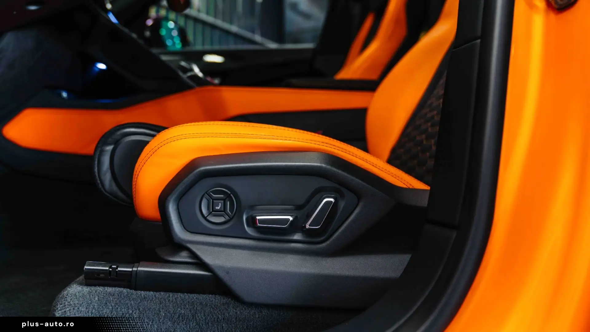 Lamborghini Urus Pearl Capsule Carbon
