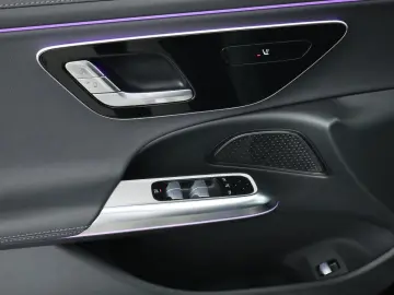 MERCEDES-BENZ E 220 d AMG Advanced LED Night Distronic