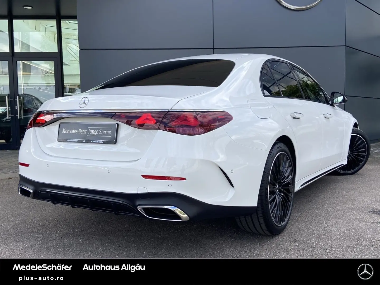 MERCEDES-BENZ E 220 d AMG Night 20  Distronic Ambiente