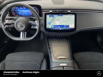 MERCEDES-BENZ E 220 d AMG Night 20  Distronic Ambiente
