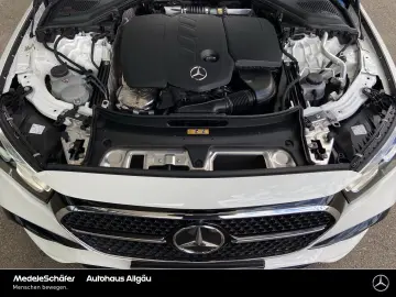 MERCEDES-BENZ E 220 d AMG Night 20  Distronic Ambiente