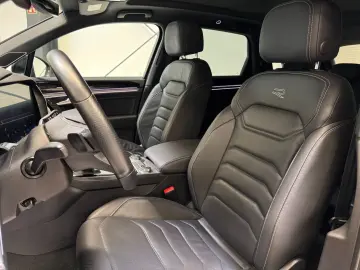 VW TOUAREG R-LINE 4M. 3.0TDI LUFTFEDER PANO