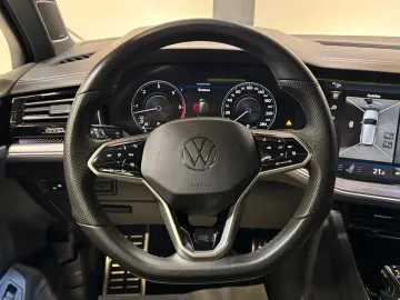 VW TOUAREG R-LINE 4M. 3.0TDI LUFTFEDER PANO