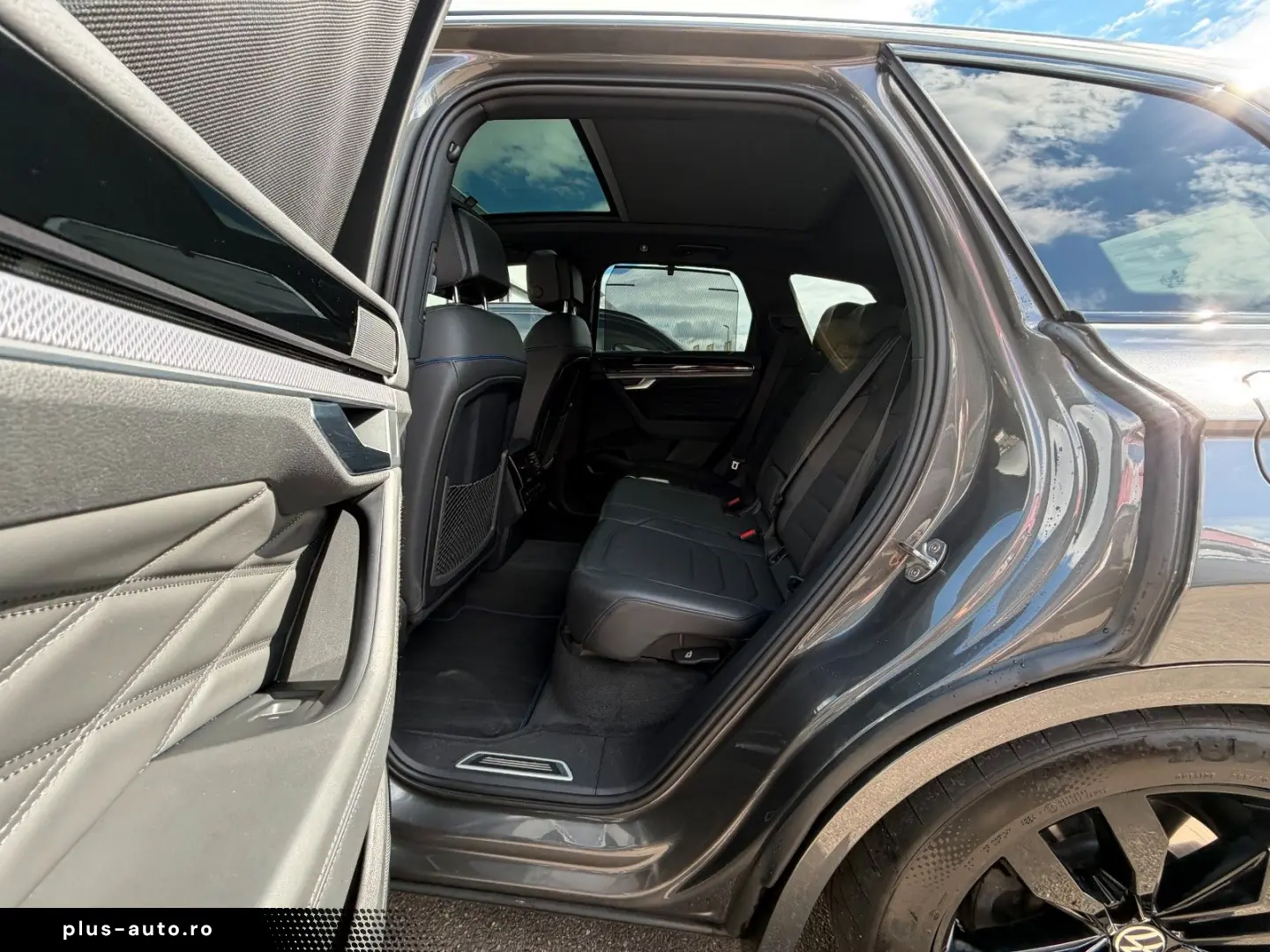 VOLKSWAGEN Touareg 2023 — imagine 17