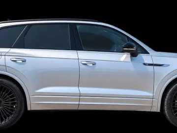 VW Touareg R eHybrid 4Motion Pano