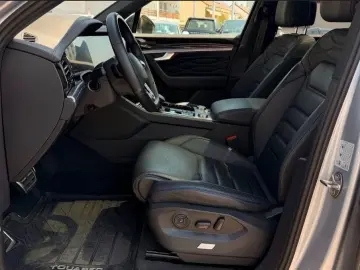 VW Touareg R eHybrid 4Motion Pano
