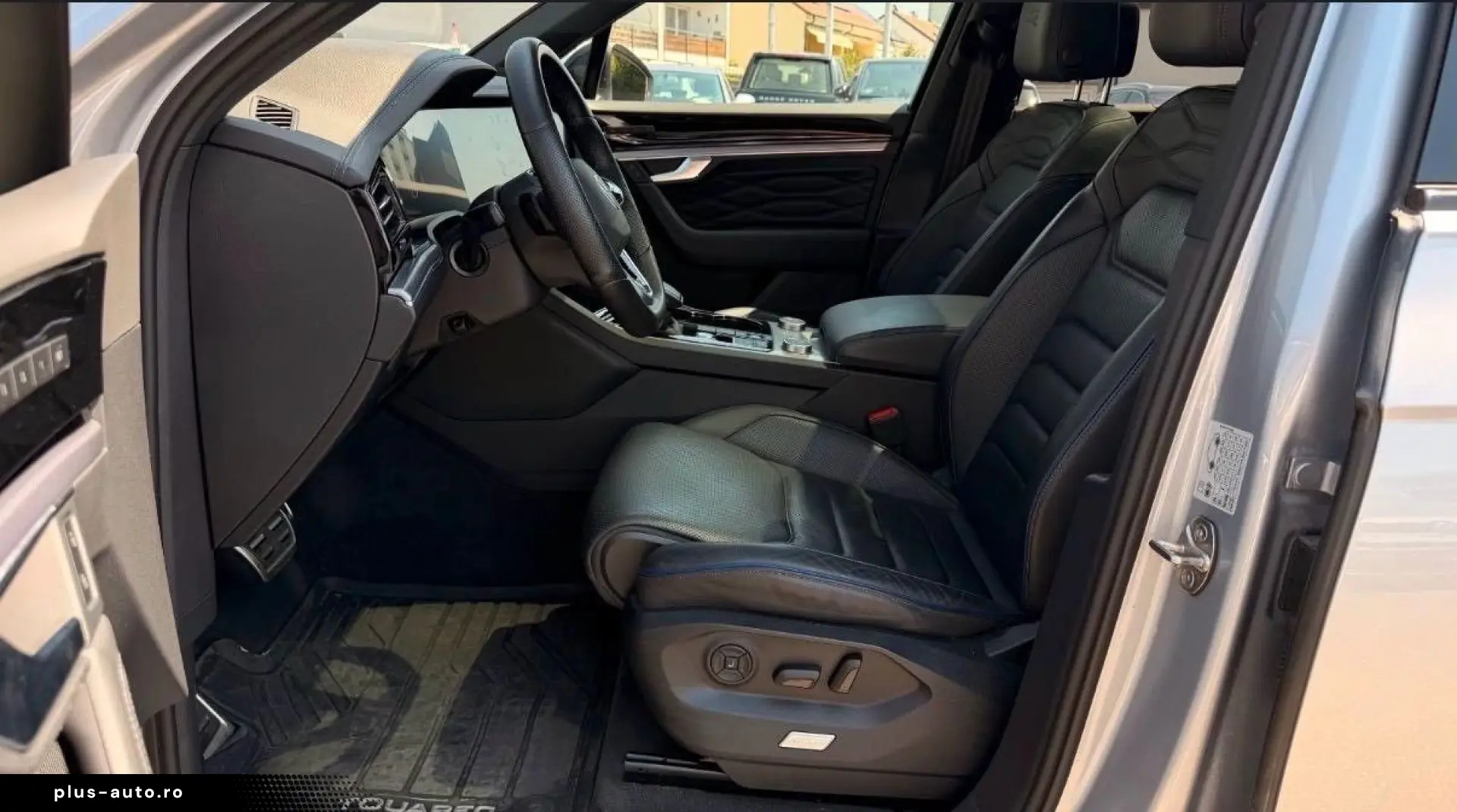 VW Touareg R eHybrid 4Motion Pano