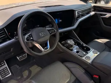 VW Touareg R eHybrid 4Motion Pano