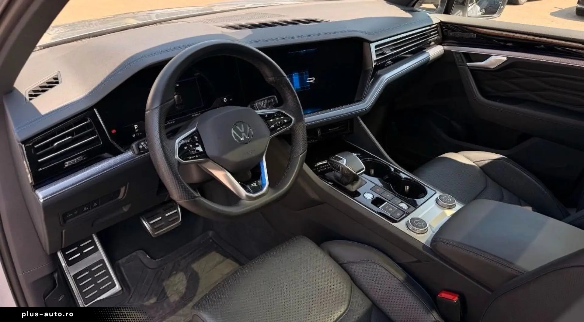 VW Touareg R eHybrid 4Motion Pano