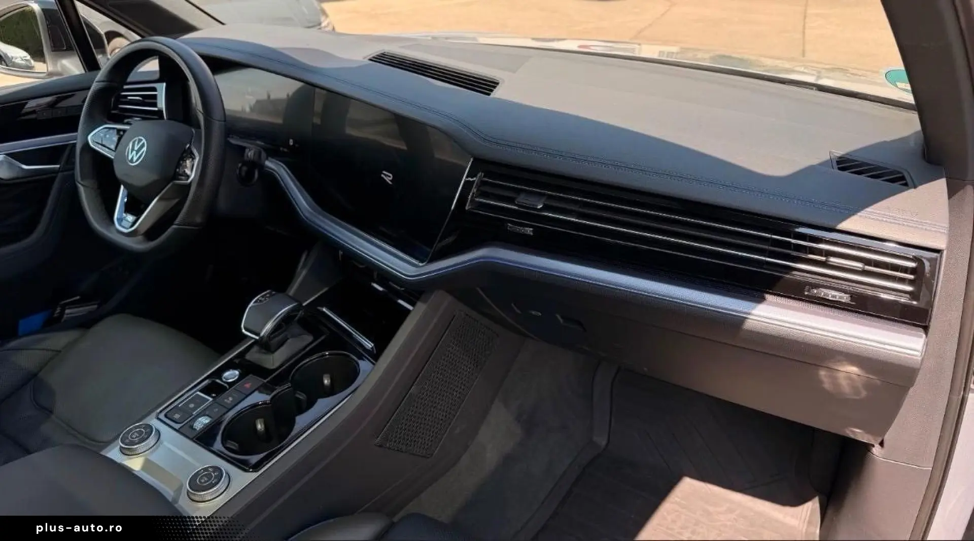 VW Touareg R eHybrid 4Motion Pano